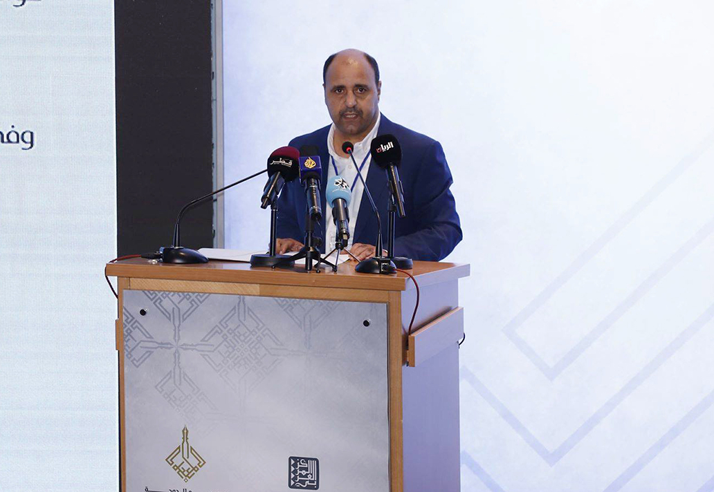 عز الدين البوشيخي (المدير التنفيذي للمعجم) ملقيًا كلمته